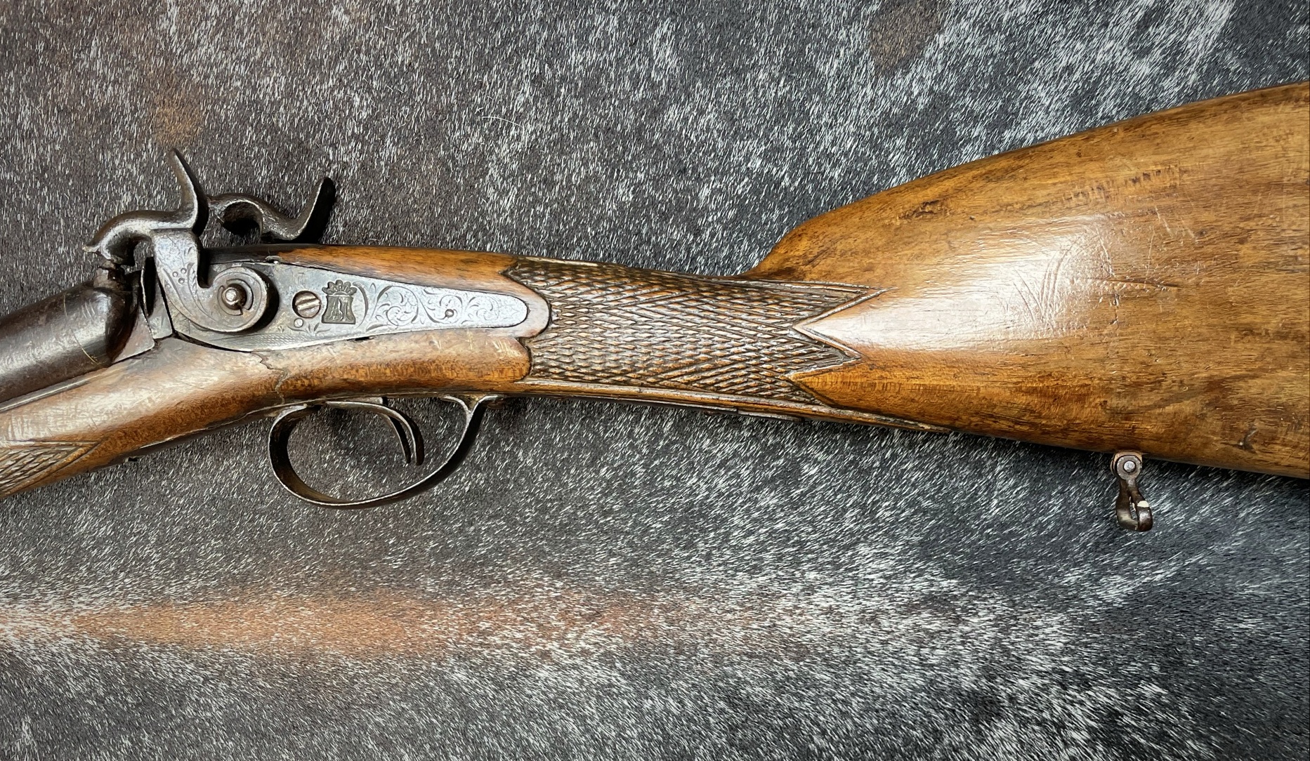 Antique decorative hunting rifle BEAST Interiors