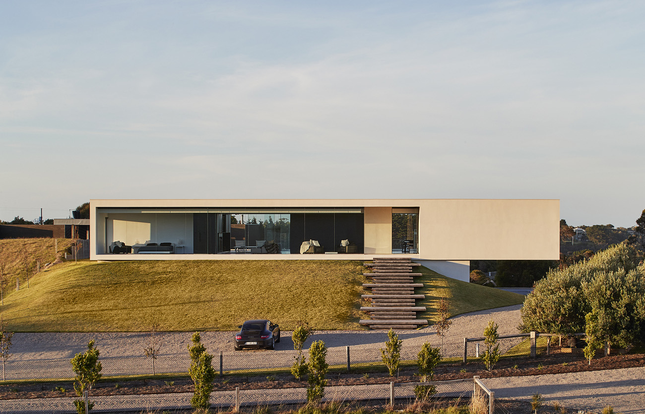 Modern Rectangular House with Pool in Australia