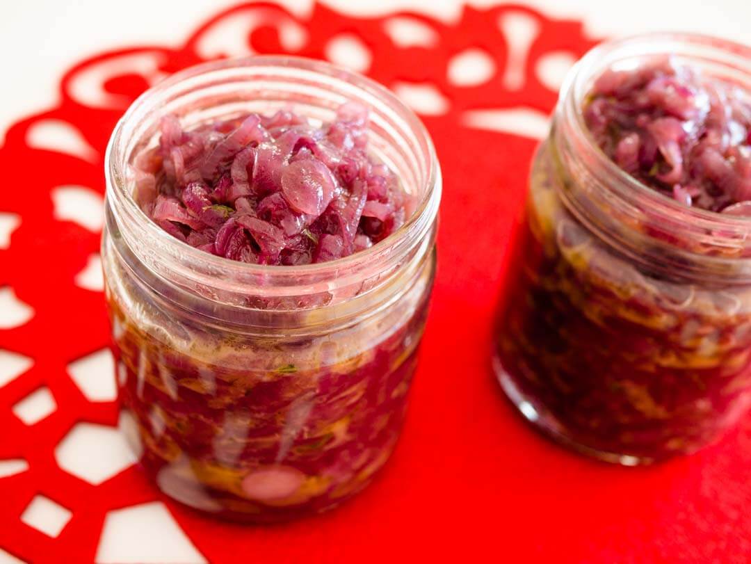 Easy French onion confit recipe (confit oignon) jpg (1080x811)