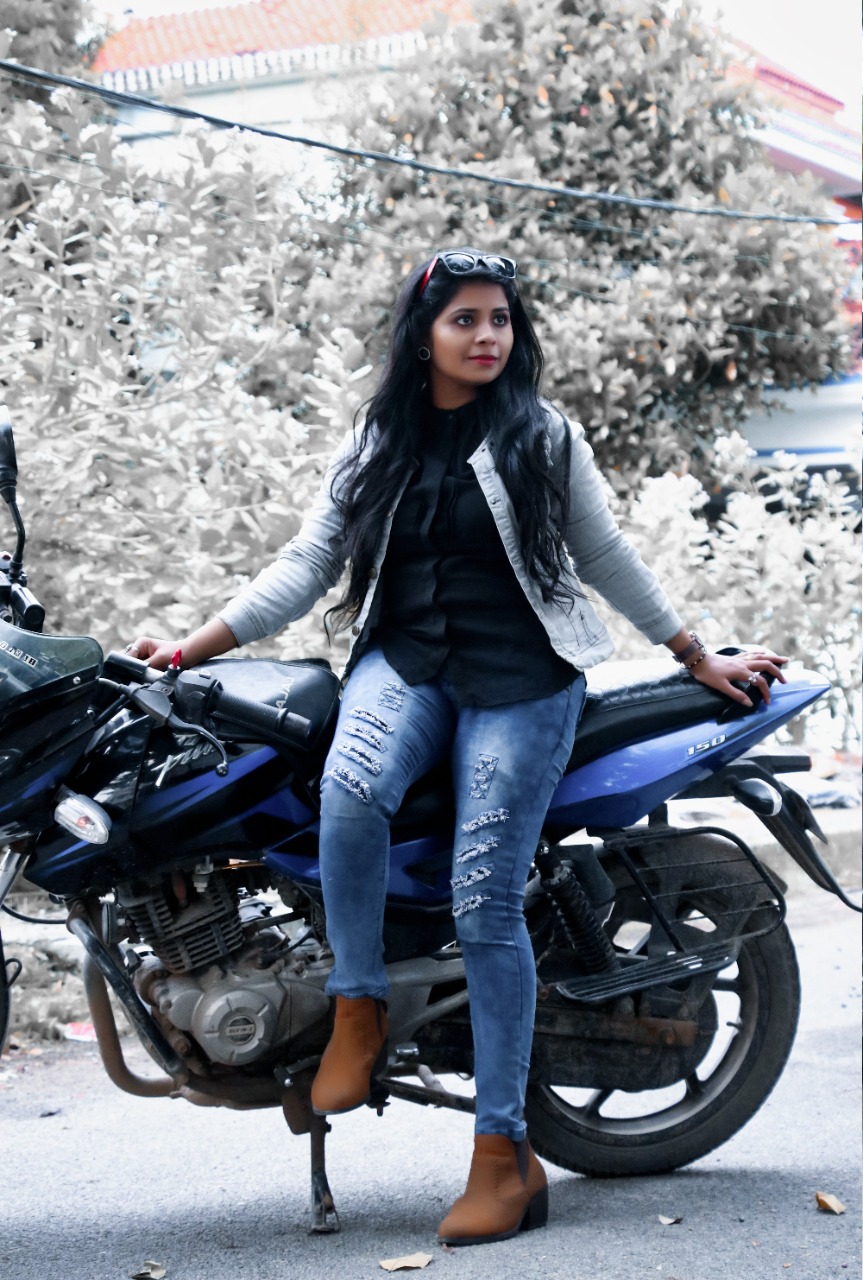 Popular Bigg Boss 3 actress riding Pulsar bike and driving car goes
