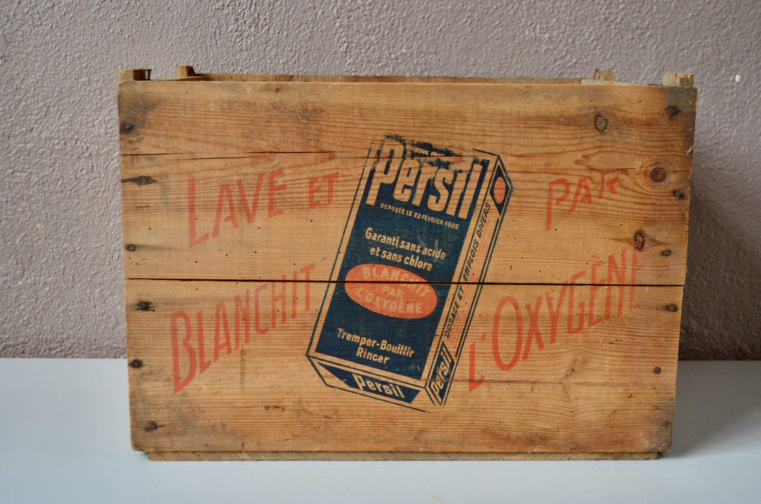 Caisse Nestlé - L&rsquo;atelier Belle Lurette, Rénovation de meubles vintage