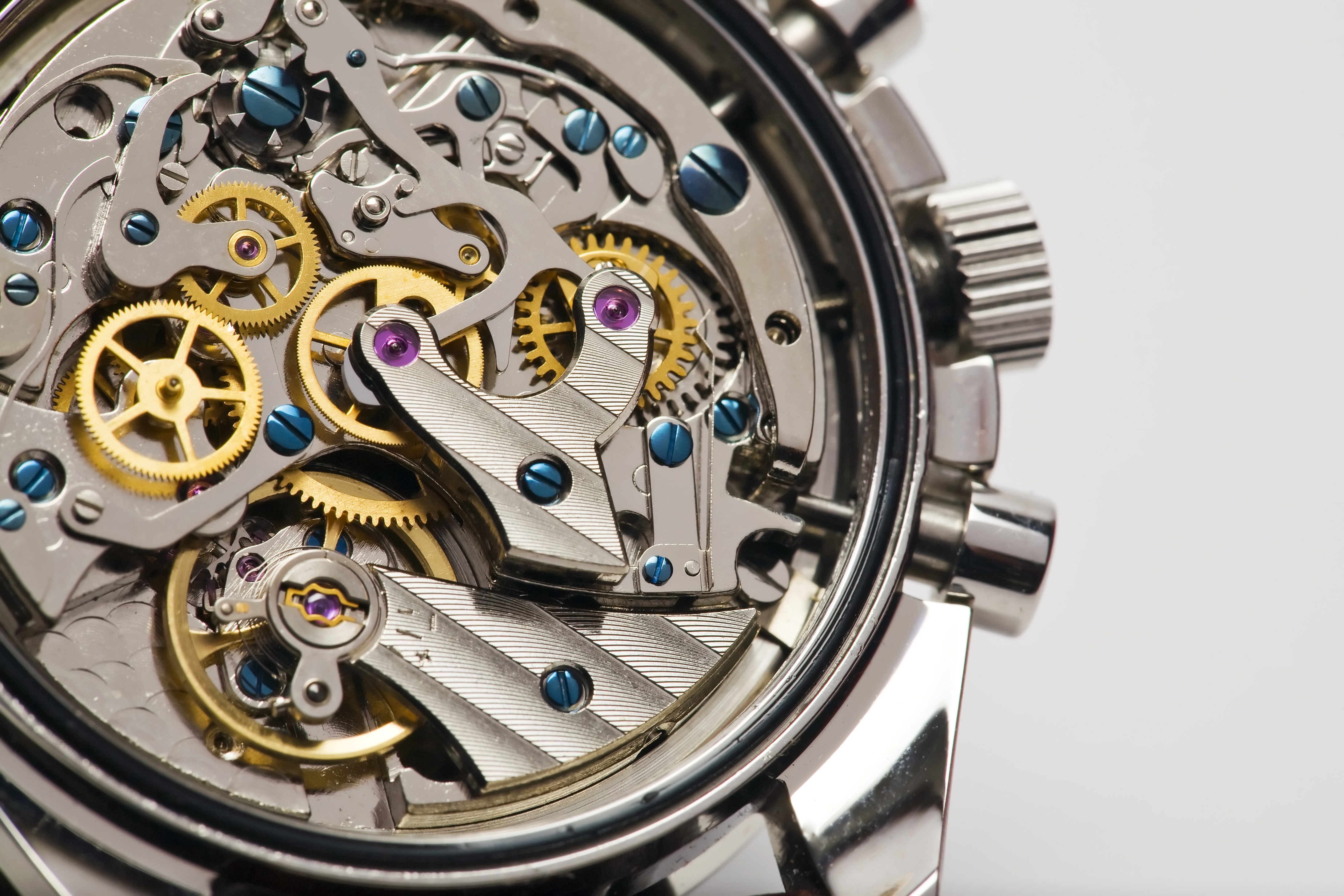 THE UNDERLYING DIFFERENCES BETWEEN MECHANICAL AND QUARTZ WATCHES