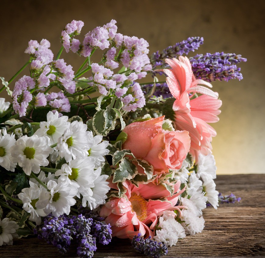 Hemkörning av blommor Blommor i Uppsala Blomsterhandel med blombud