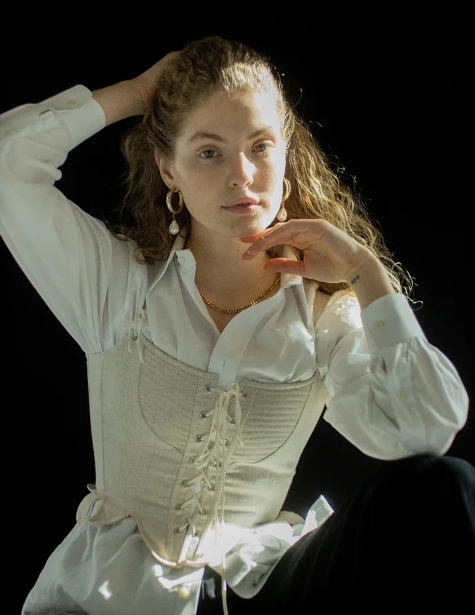 Comparison Between a Bustier Top and A Corset