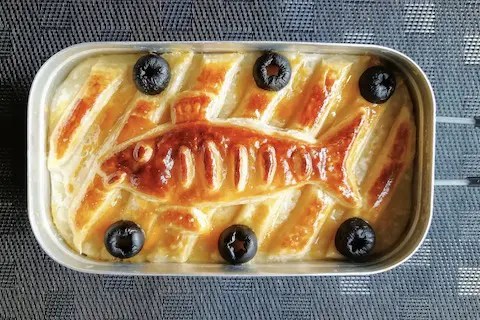 魔女の宅急便』に登場した「ニシンとカボチャのパイ」をメスティンで再現 | 料理・レシピ 【Be-Pal】キャンプ、アウトドア、自然派生活の情報源ビーパル