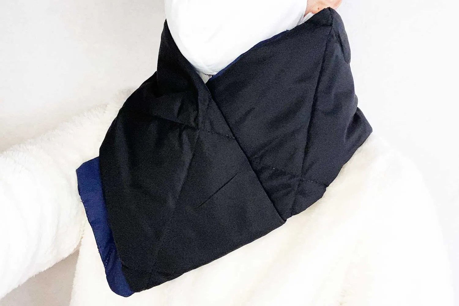 ワークマン驚きの780円防寒グッズはプラスするだけであったか～い｜BEPAL