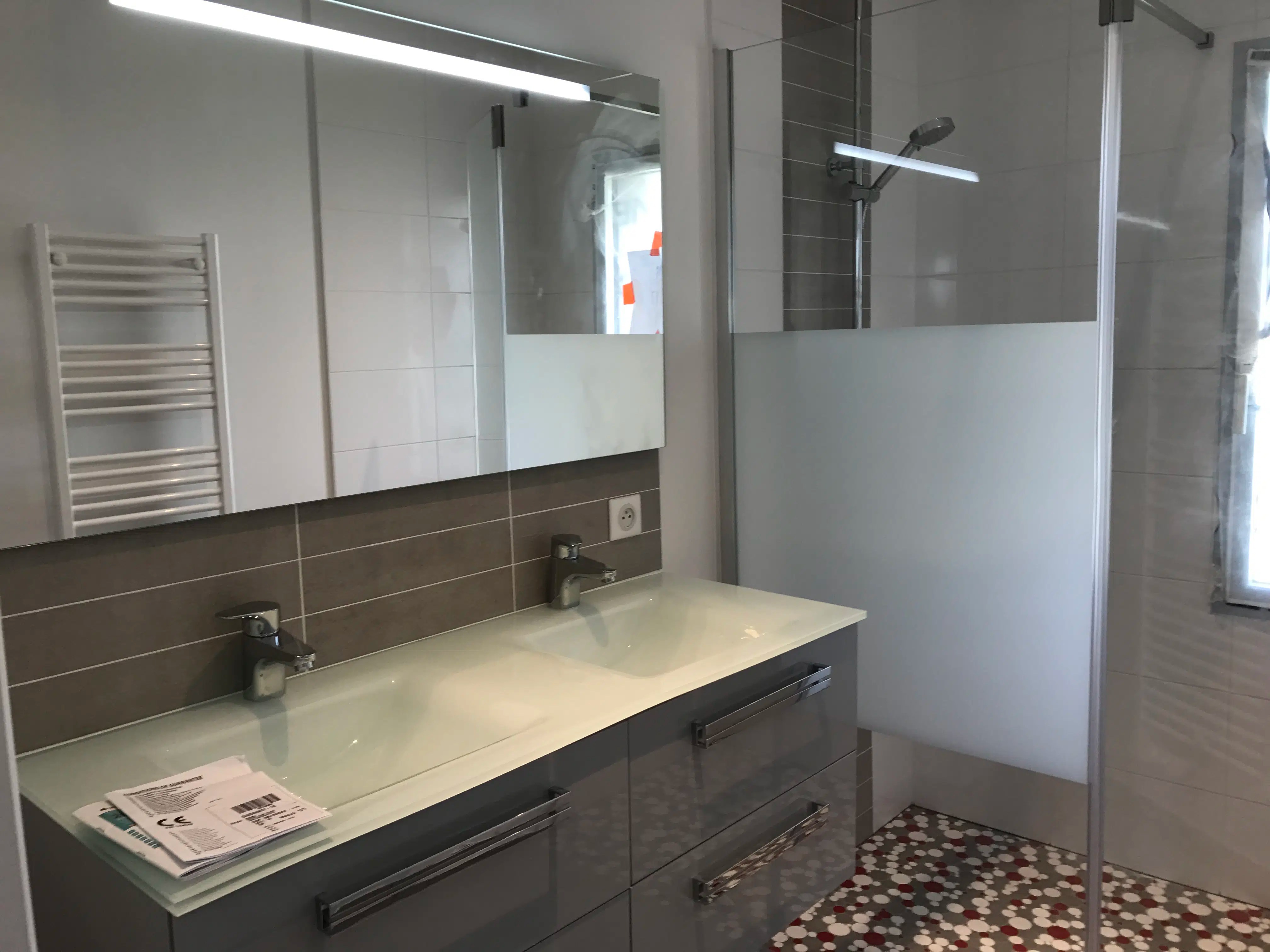 Salle de bain design Bernier Electricité & Plomberie