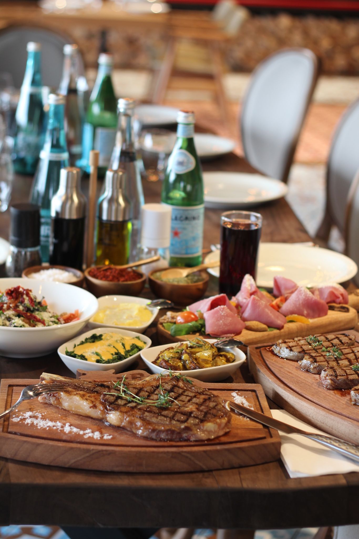 ZEBU STEAKHOUSE Keşfedilesi Bir Etçi Berrak Mekanlarda