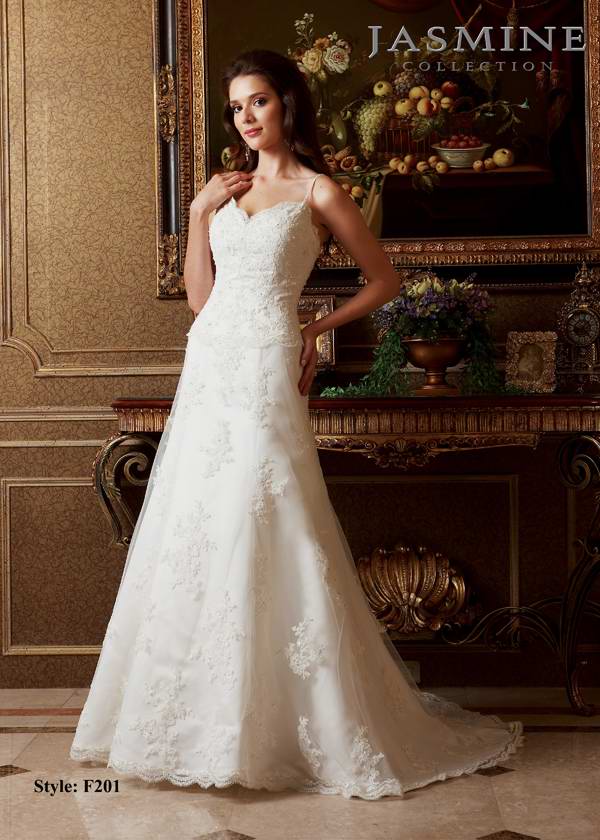 Choosing the Right Colors to Accentuate Your Wedding Dresses