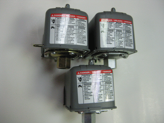 NEW SQUARE D PRESSURE SWITCHES, 9013FSG2J24M1