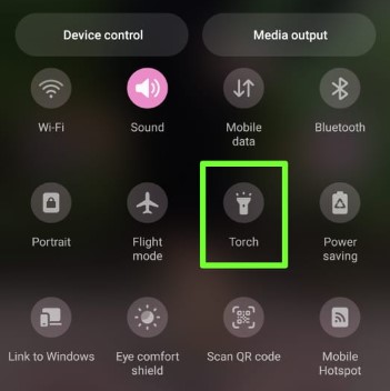 How to Turn Off Flashlight on Android
