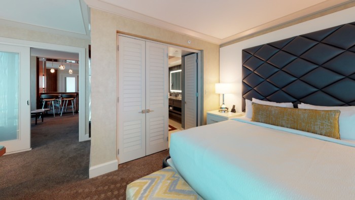 •MANDALAY BAY RESORT AND CASINO SUITES• Las Vegas Suites