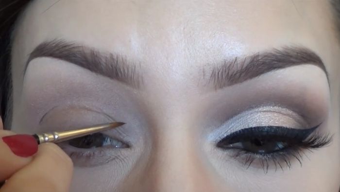 Doing Cut Crease Eyeshadow Like A Pro Was Never This Easy