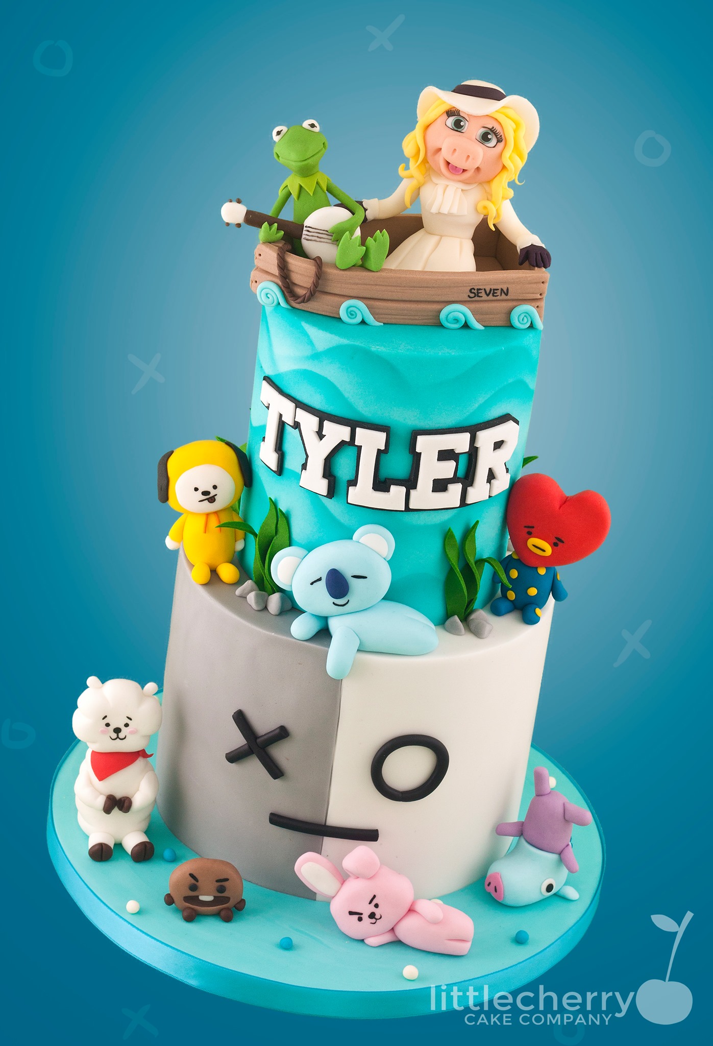 Kermit and Miss Piggy With BT21 Cake