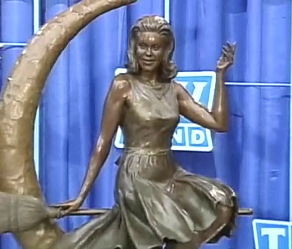 Bewitched Elizabeth Montgomery TV Land Statue in Lappin Park Salem