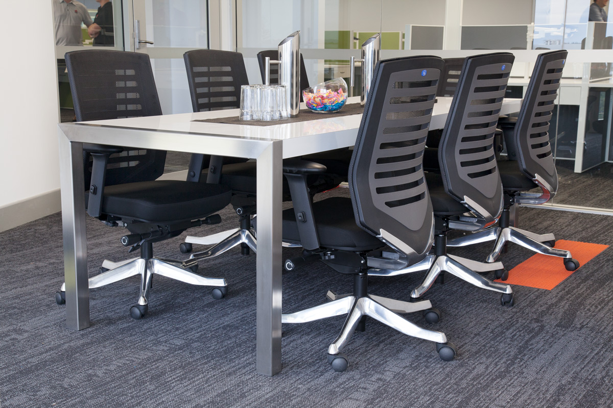 ergonomic office chairs vs executive chairs BFX Furniture