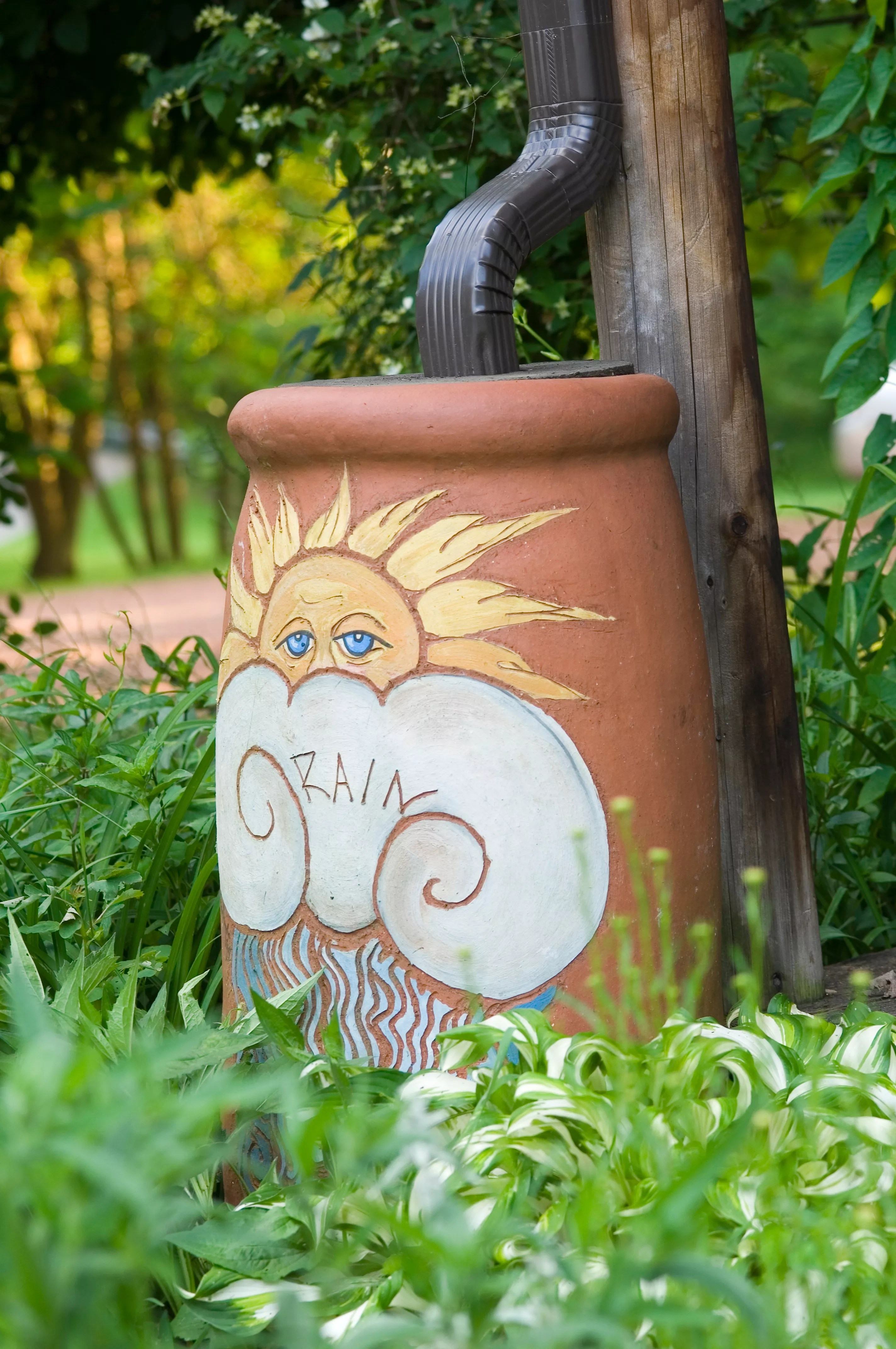 Garden rain barrel