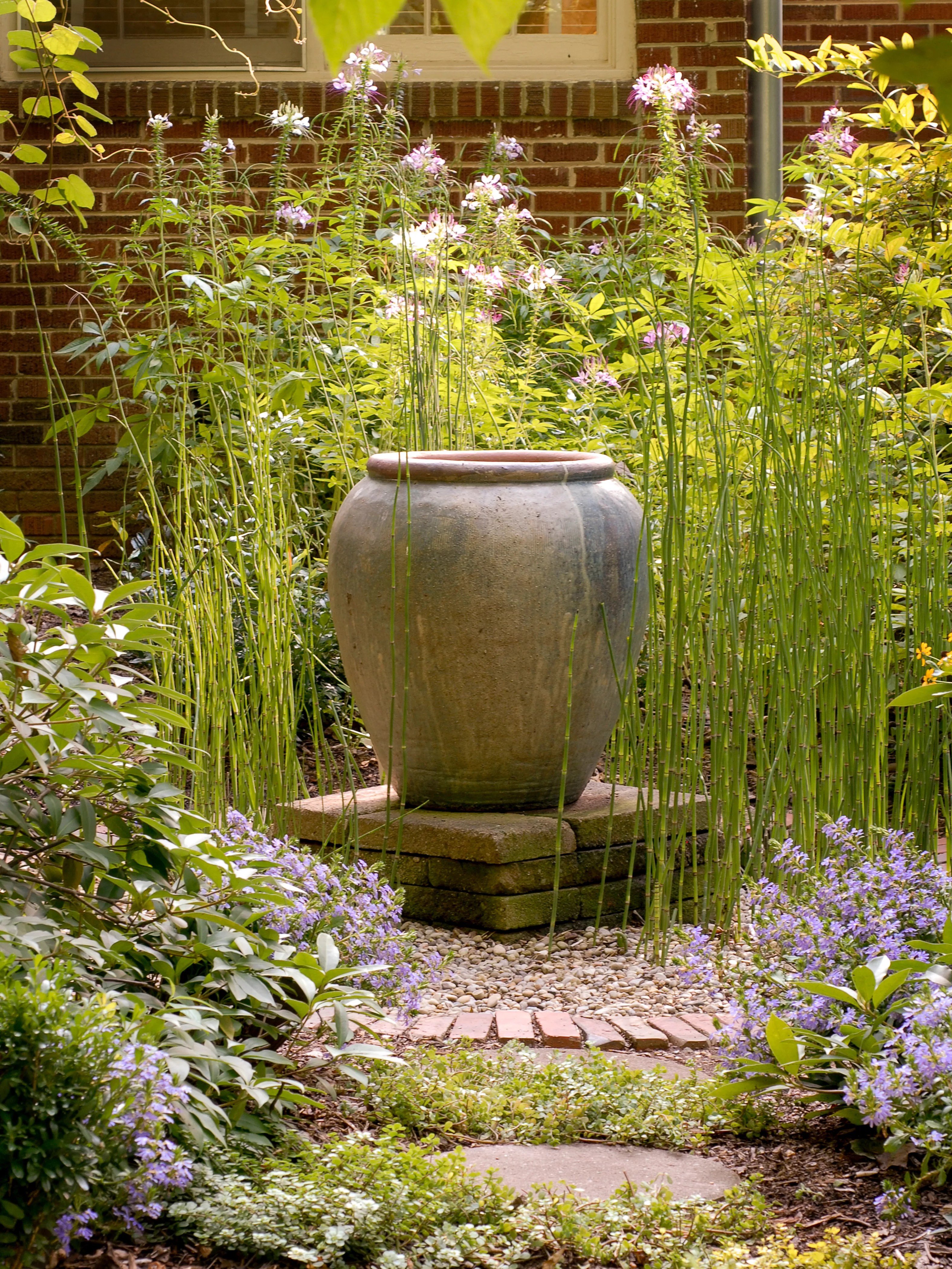 Garden decorative urn