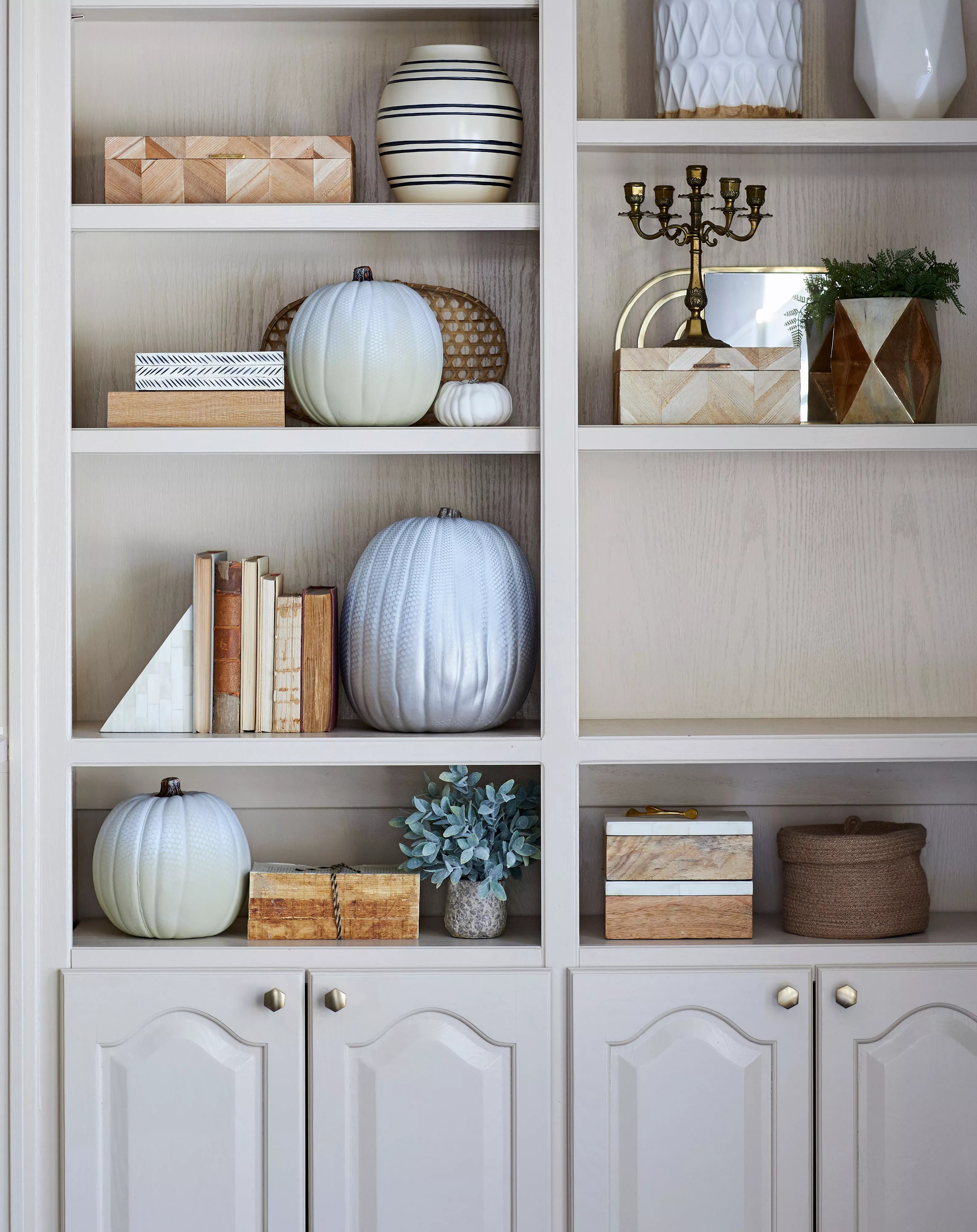 Built-in bookshelf