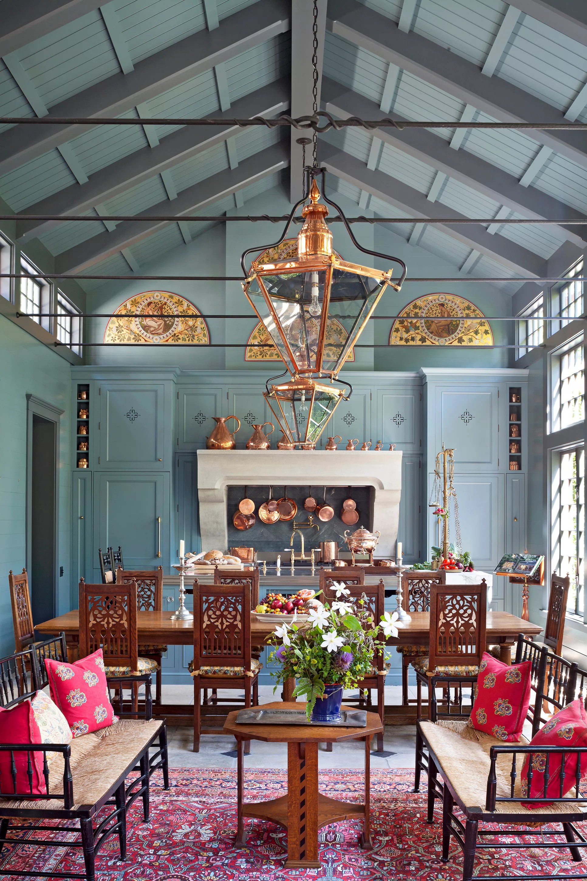 blue room with vaulted ceilings and red furniture
