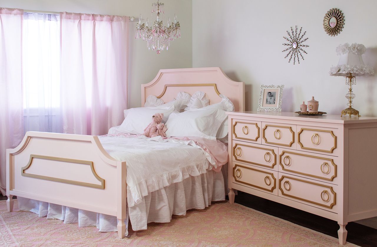 Beverly Bed with Molding by Newport Cottages