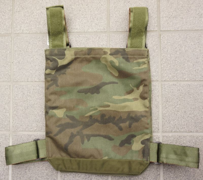 米軍ISAPOプレートキャリア ウッドランド迷彩 ミリタリーサープラス キャンプ・ビッキー