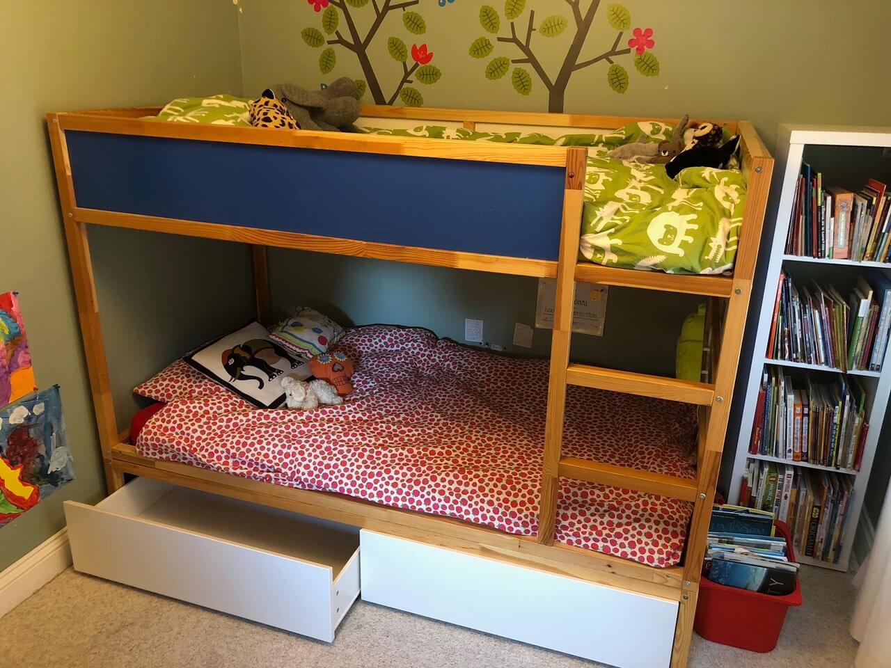 Bidouiller le lit réversible KURA en un lit superposé avec
