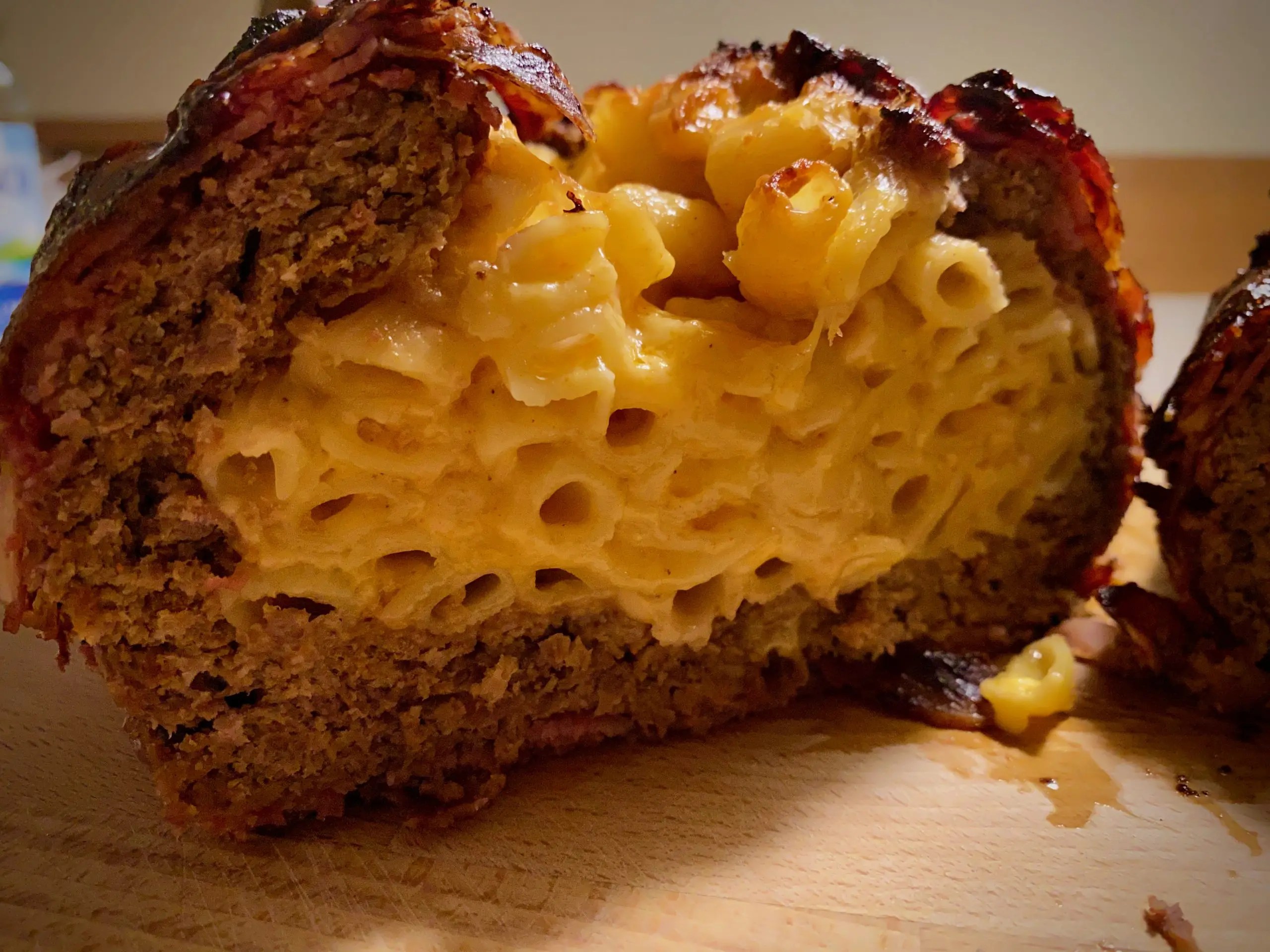 Bacon Bomb mit Mac'n'Cheese Füllung Die ultimative Kombination Big