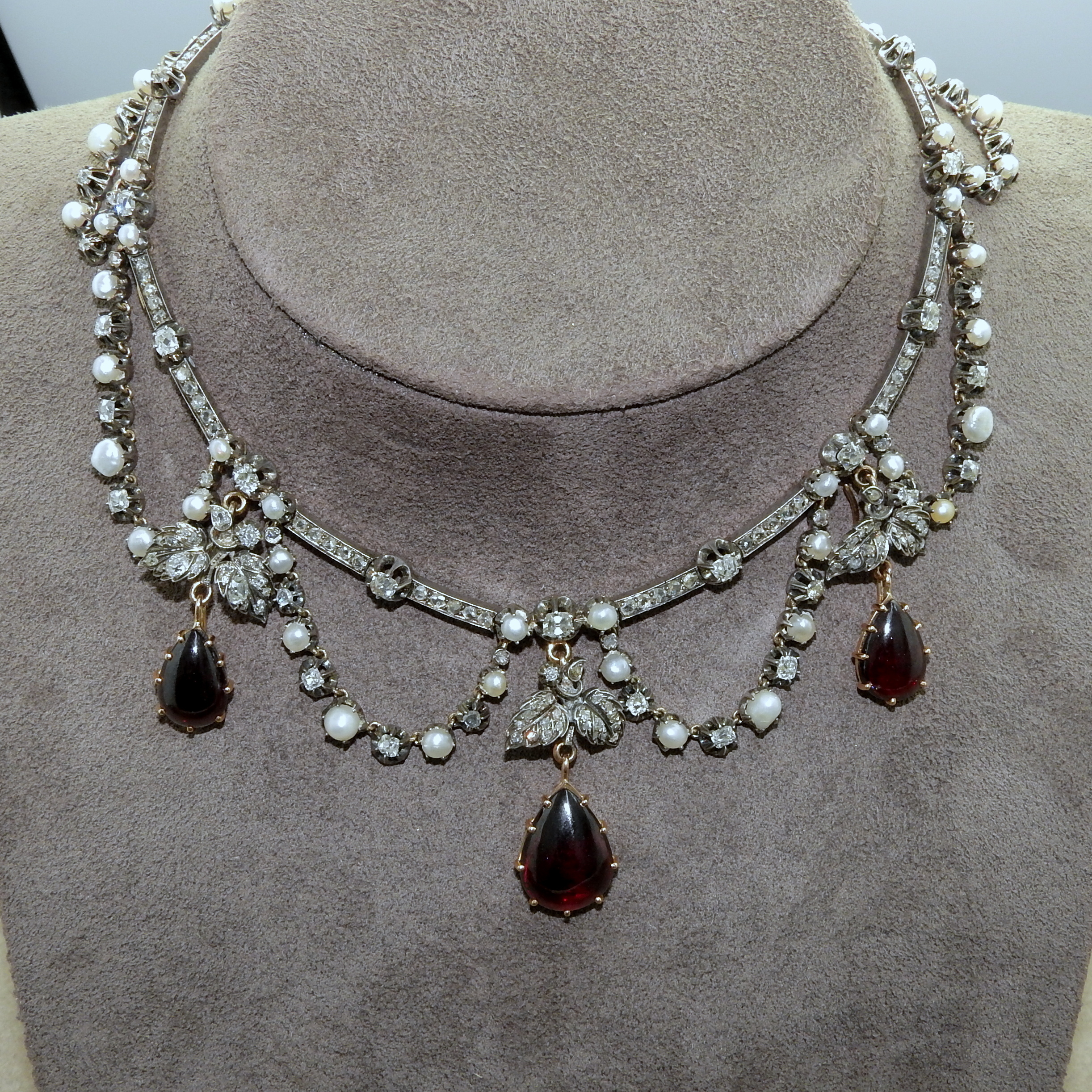 Vente de colliers anciens, d’occasion en bijouterie