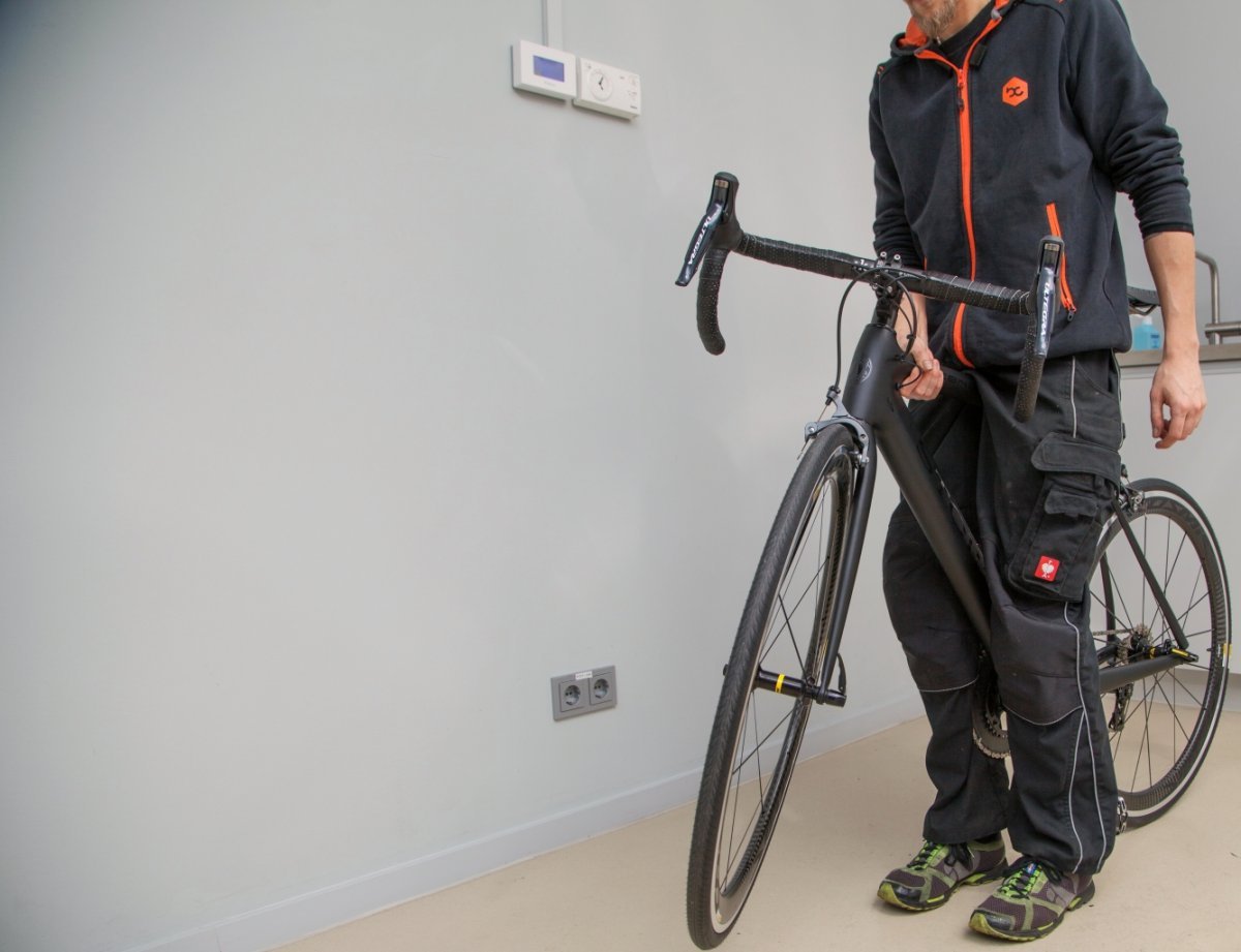 How to adjust headset play