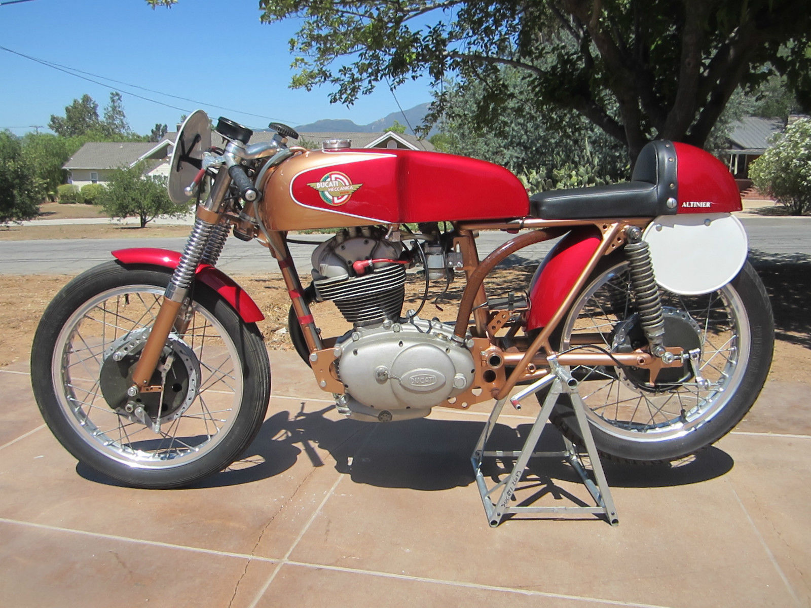1964 Ducati 250cc F3 Racer Bikeurious
