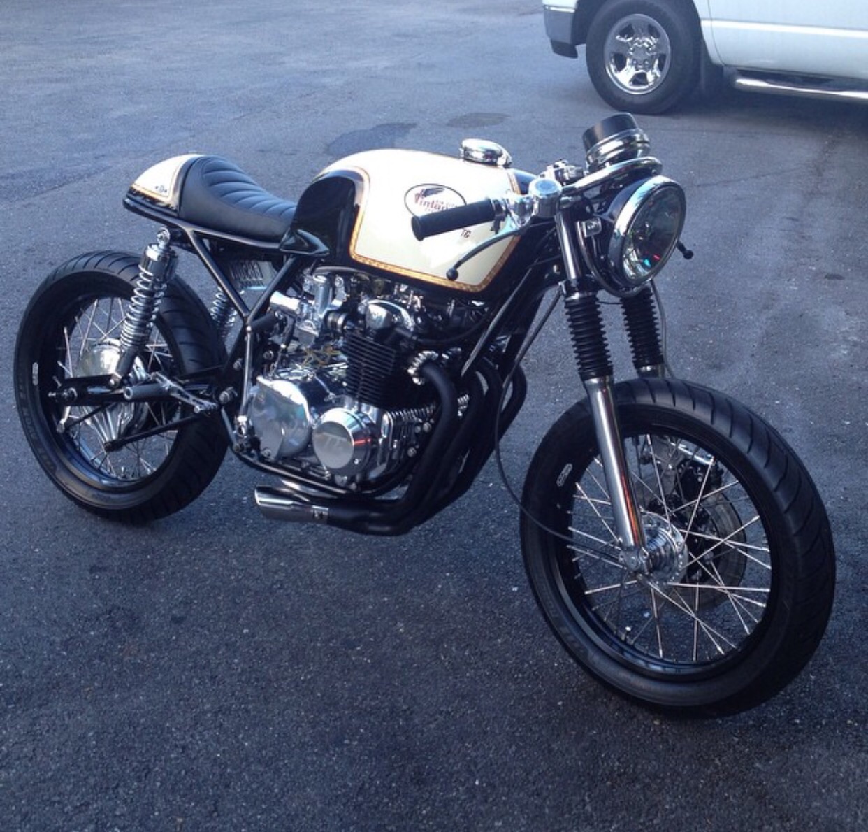 CB550 Cafe Racer by Sin City Vintage Cycles - BikeBound (1242 x 1190 Pixel)