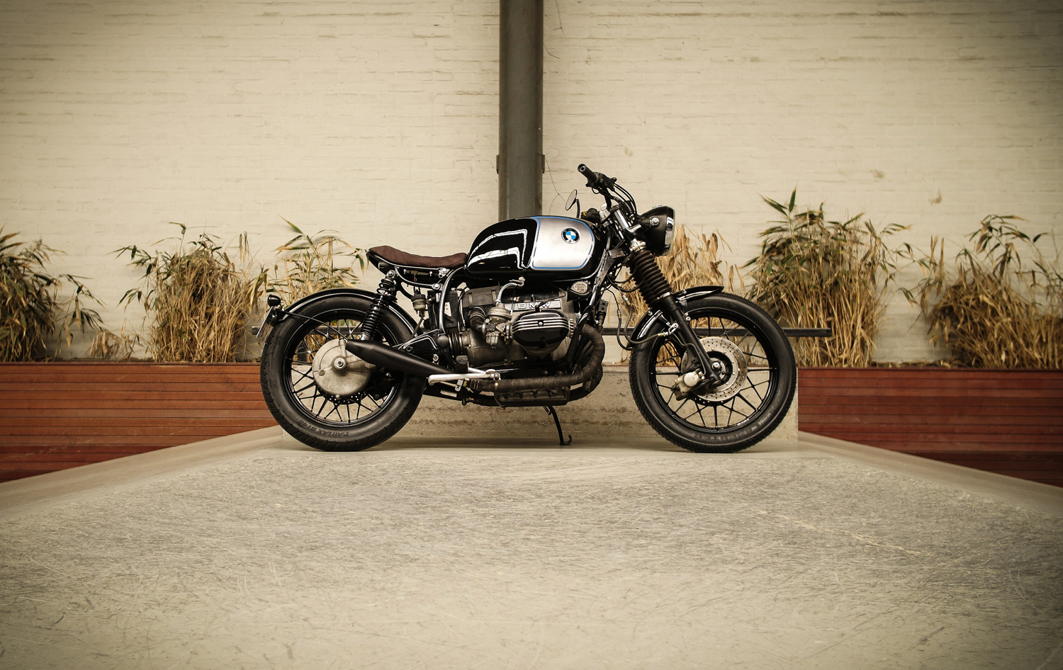 BMW R100RS Cafe Racer by Moto Adonis - BikeBound (1500 x 946 Pixel)