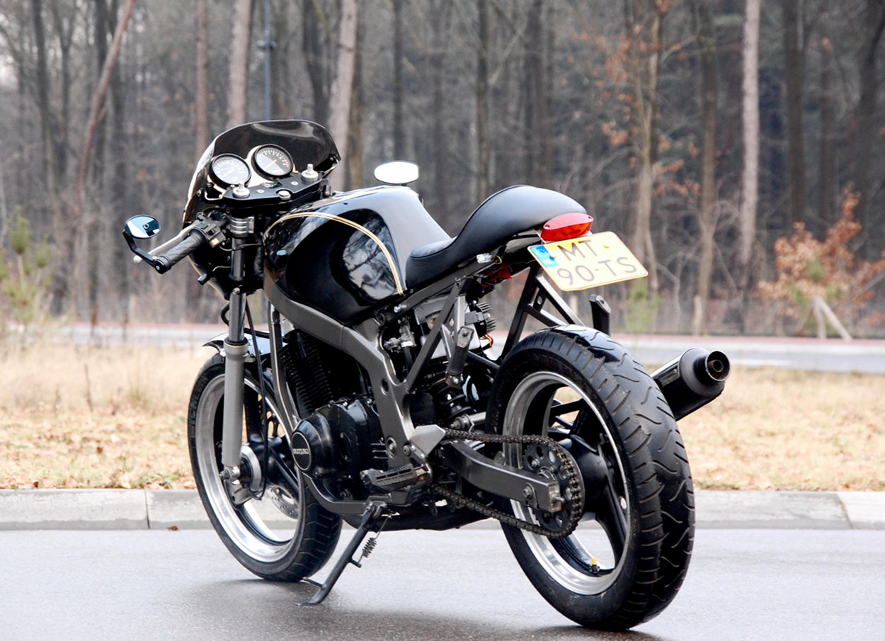 Suzuki GS500 Cafe Racer by Motolifestyle - BikeBound (1250 x 905 Pixel)