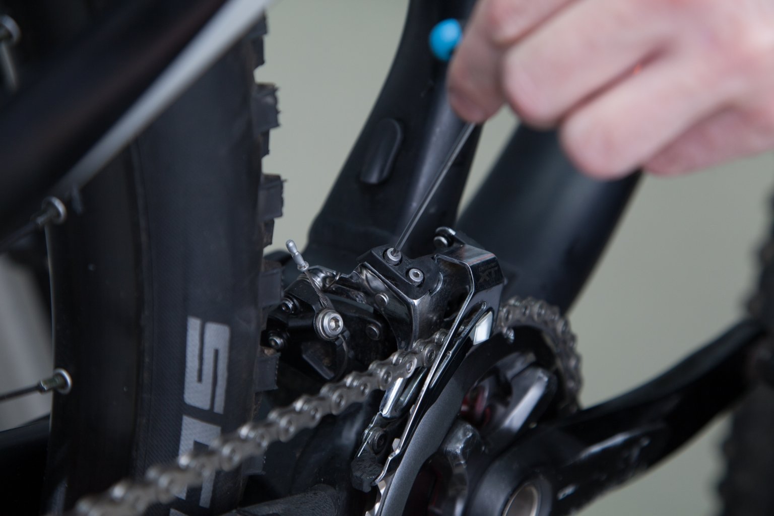 How to Adjust Front Derailleur on Mountain Bike? StepbyStep Guide
