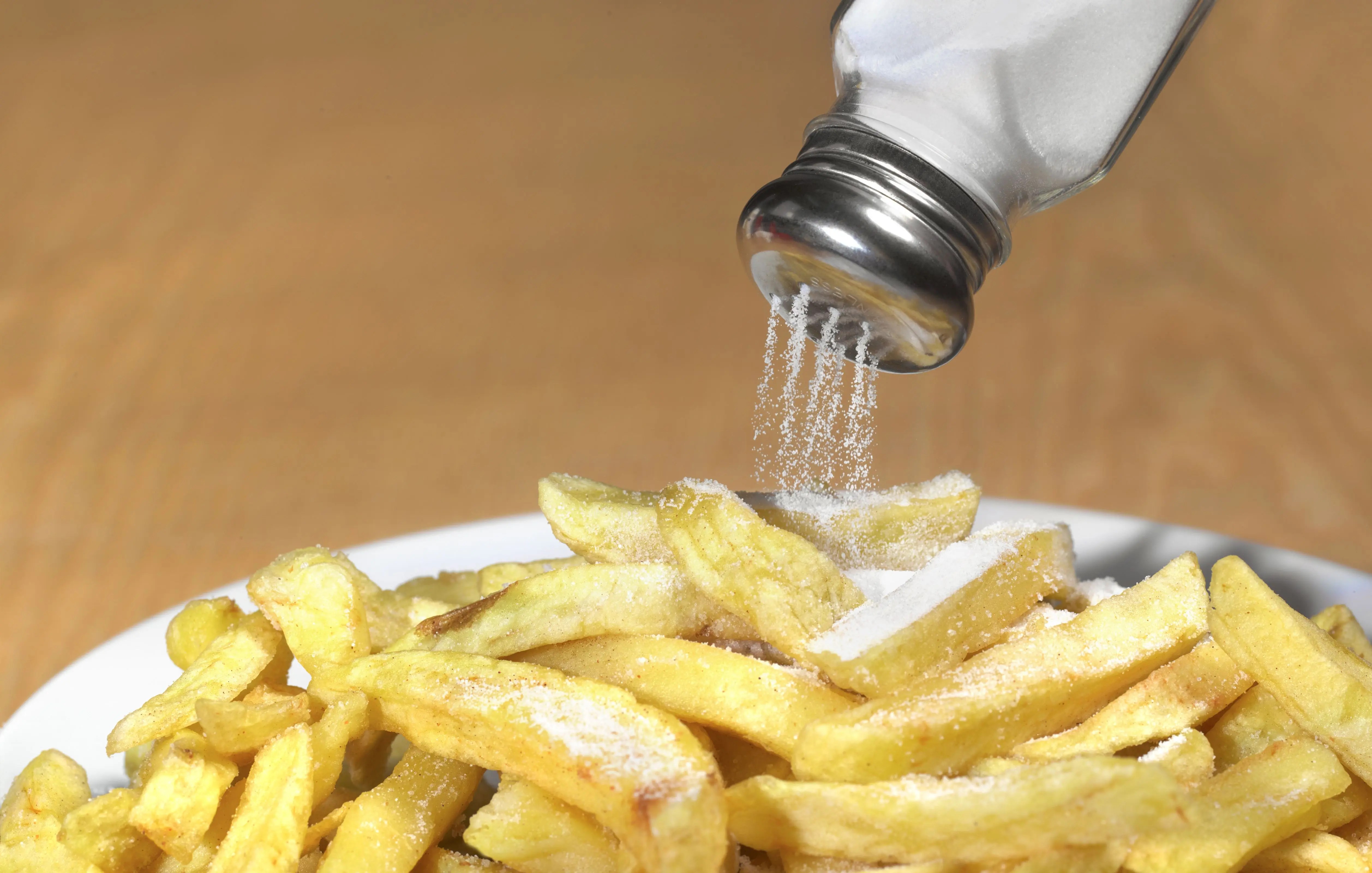 Bilinenin Aksine Tuzlu Yiyecekler Susatmıyor, Acıktırıyor bilimUP