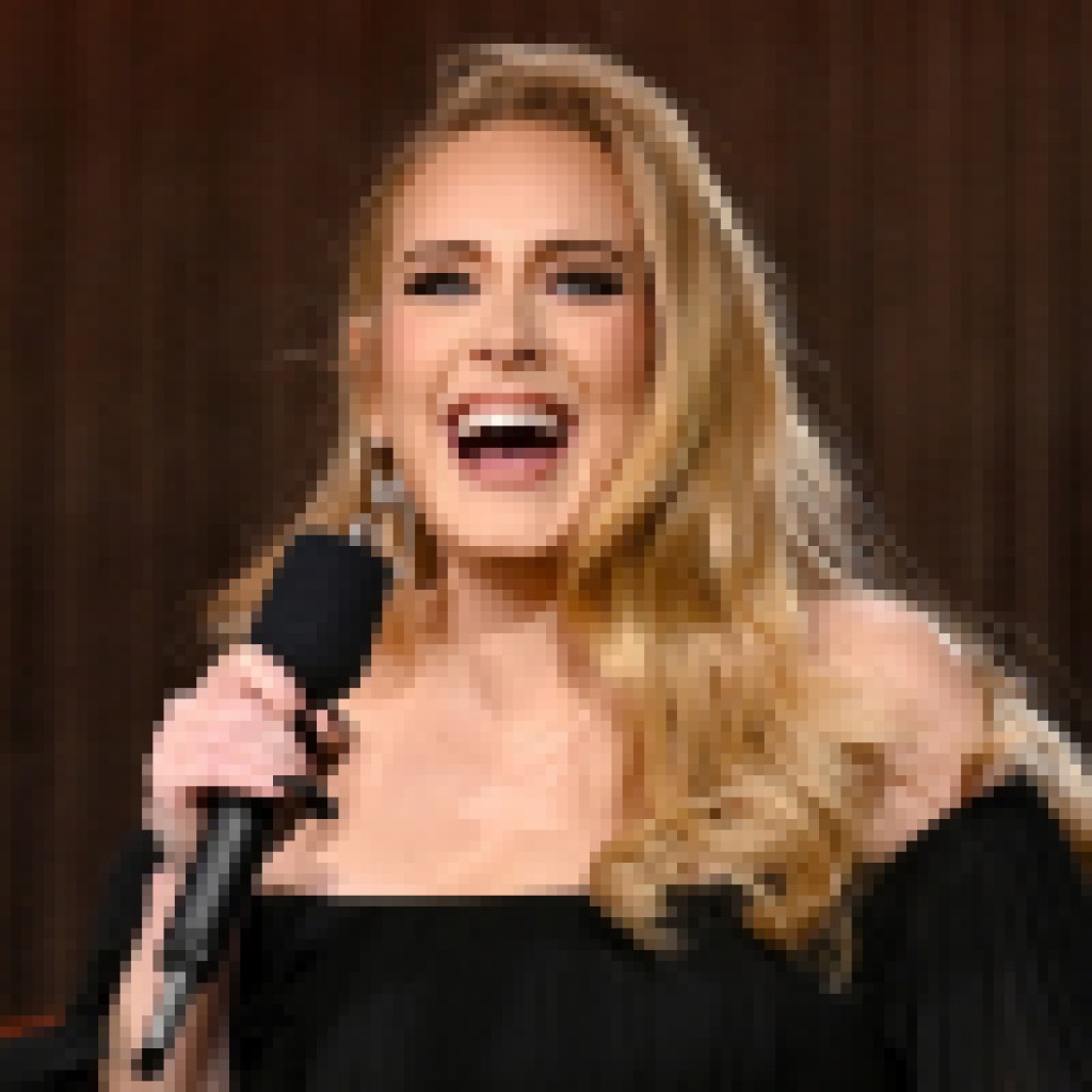 Adele Sings to Lauryn Hill & Wyclef Jean’s ‘SNL50’ Live performance Efficiency