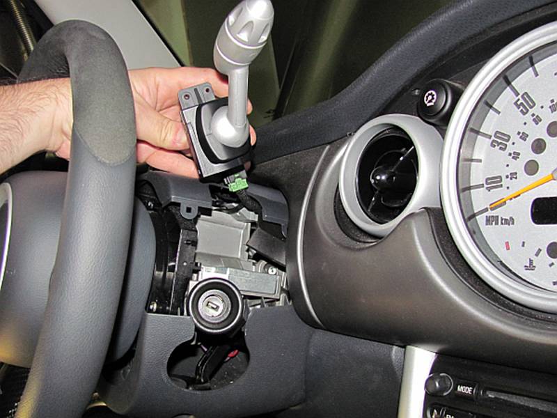 Mini Cooper S (R50/53) Installing OE Alarm Retrofit Kit