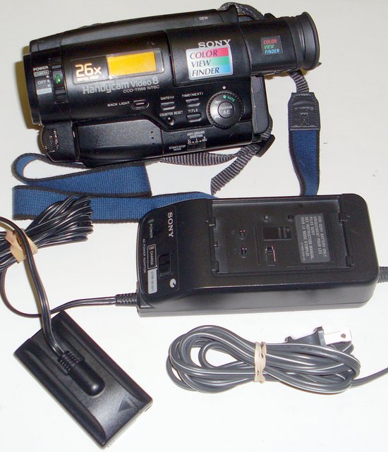 SONY CCDTR66 8MM ANALOG CAMCORDER HANDYCAM Sale & help comments reviews.