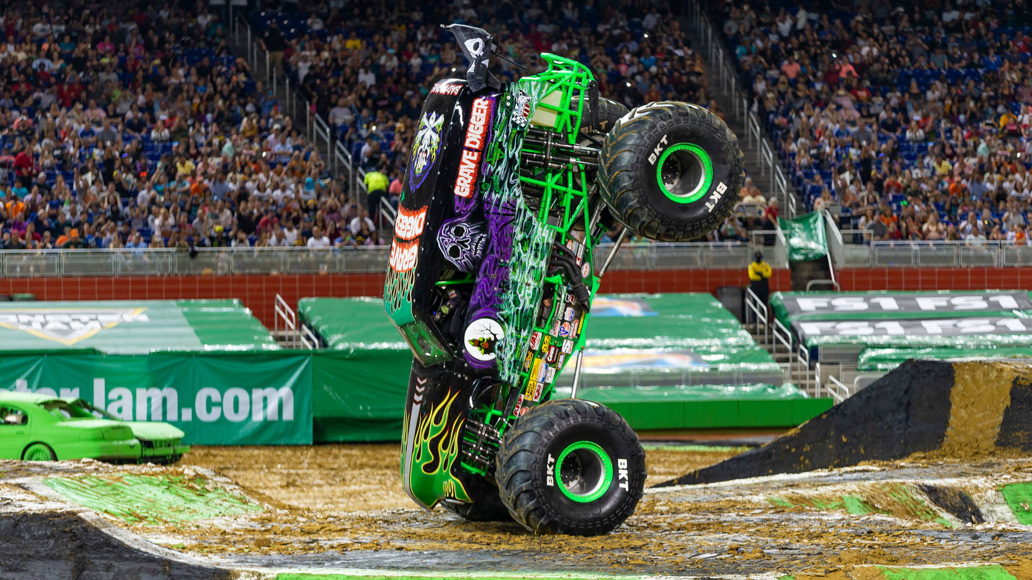 Monster Jam 2020 Bionic Buzz