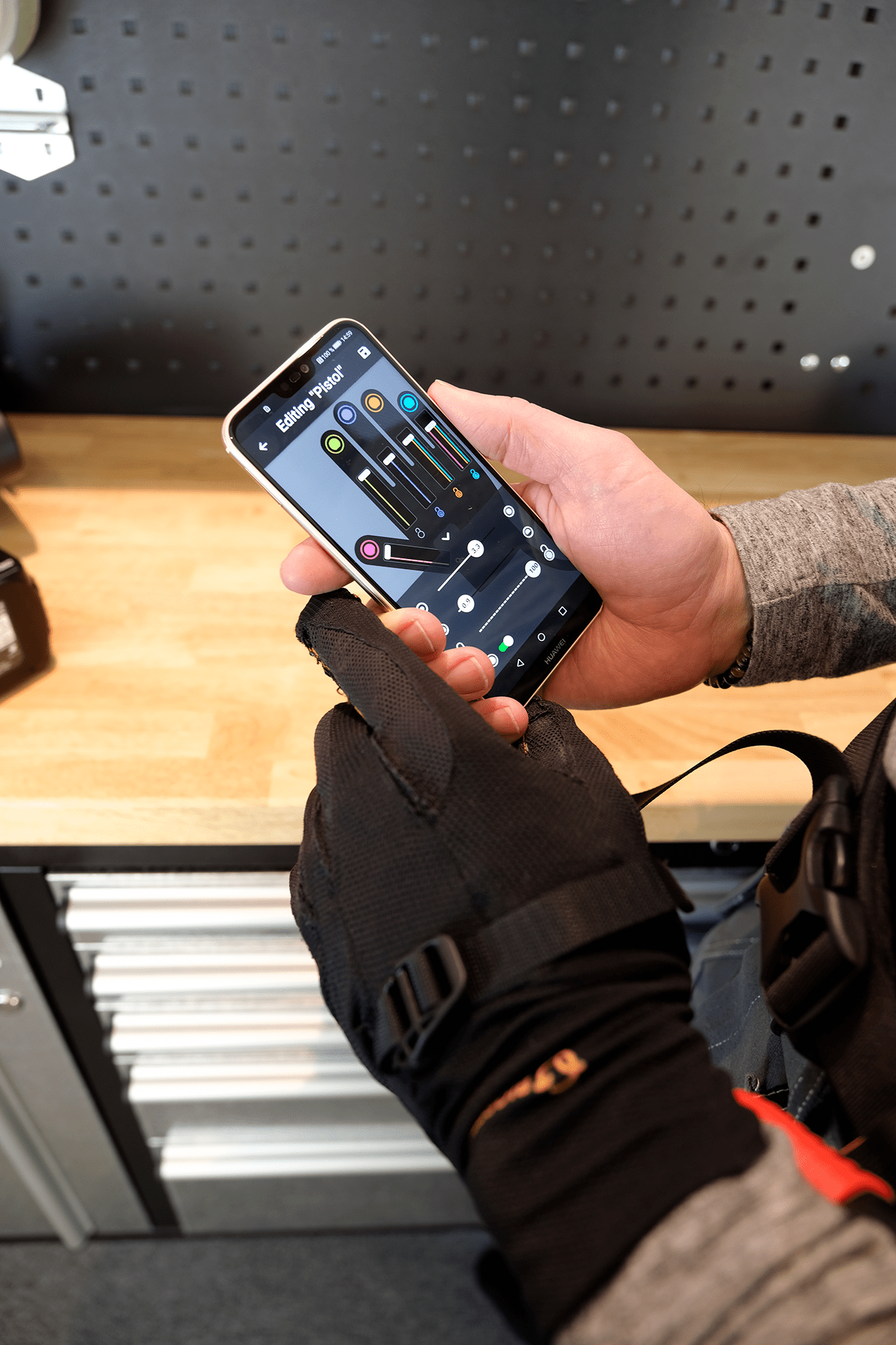 Videos and pictures Ironhand Bioservo