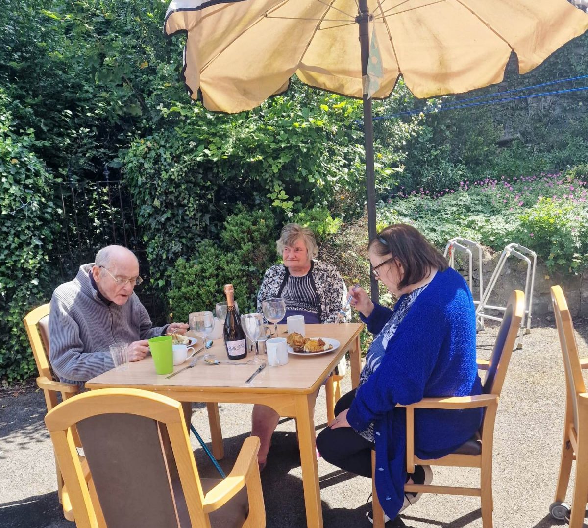 Alfresco Dining 4 Birchfield Care Home