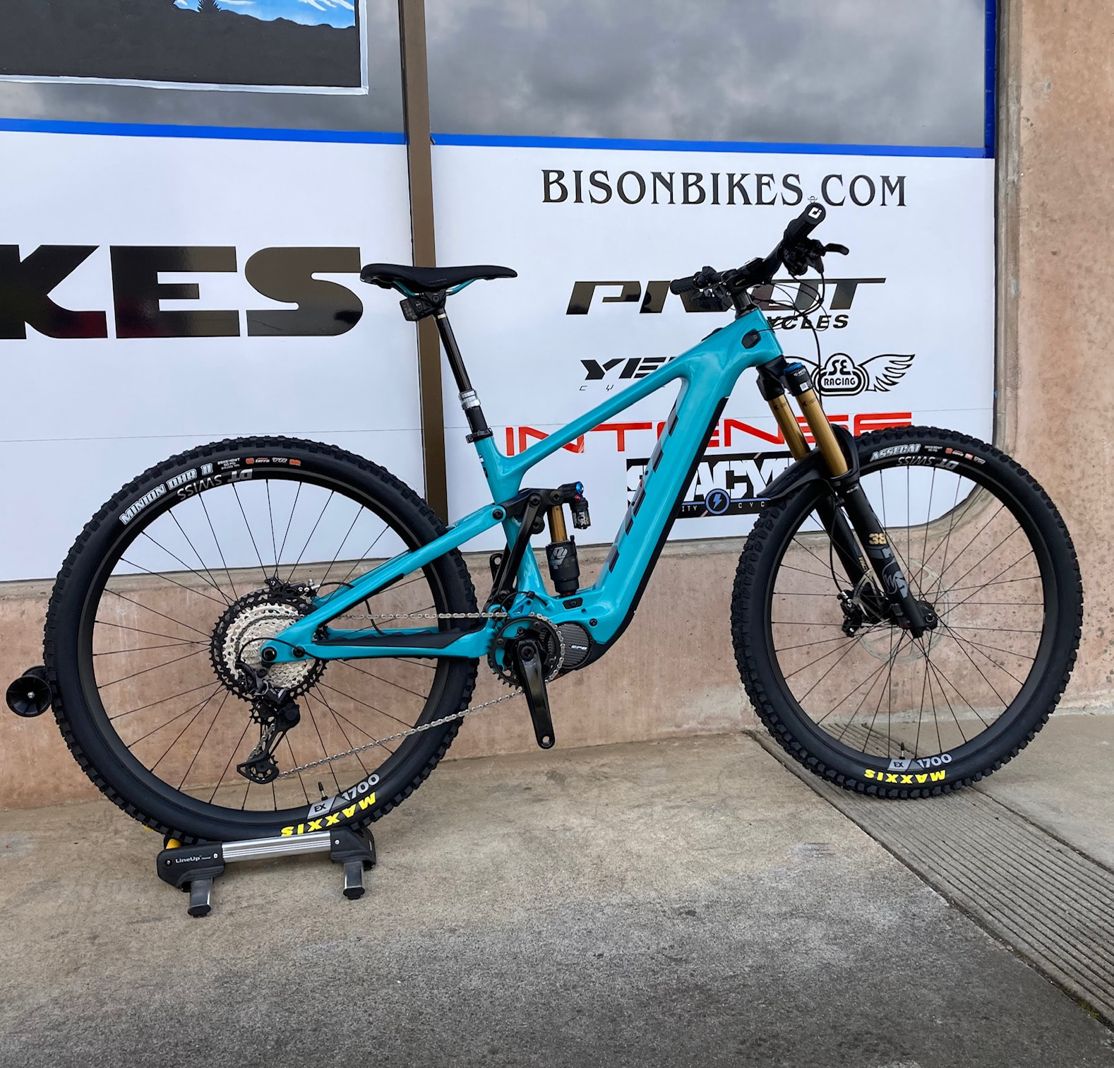 2022 YETI 160E T1 EMTB CARBON FULL SUSPENSION 29" w/SHIMANO EP8 MOTOR