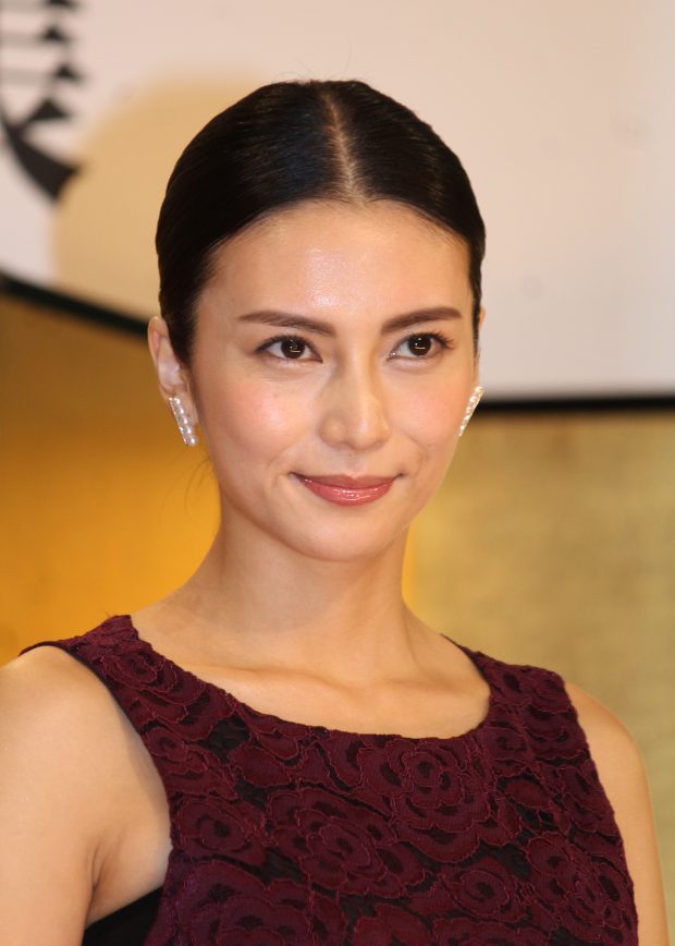 Ｚｏｐ On Twitter: "@Hoshino_Kanade_ 日曜撮影分から。 キリッとしたキメ顔も、笑顔もキレイ！！ 俺にとって、ほっしーは、どストライク・ど真ん中なんよね。 Https://T.co/N22Jt7Ancr" / Twitter 人気はキリリ顔！石原さとみより「女子が憧れる目」2位柴咲コウ1位は | 美的.Com