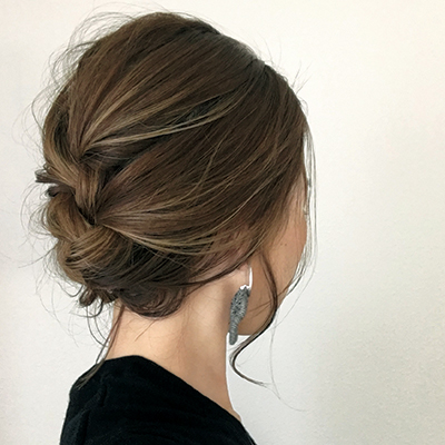 ショートの結婚式ヘアアレンジ♡もう悩まない！【Hair】 結婚式のお呼ばれにしたい編み込みの髪型♪華やかさたっぷりのパーティーアレンジ | 美的.Com