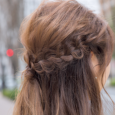 くるりんぱヘアアレンジ完全版】髪の長さ別♪セルフアレンジを一挙公開 | 美容の情報 | ワタシプラス／資生堂 簡単！三つ編みハーフアップのやり方【基本・応用アレンジ】 | 美的.Com