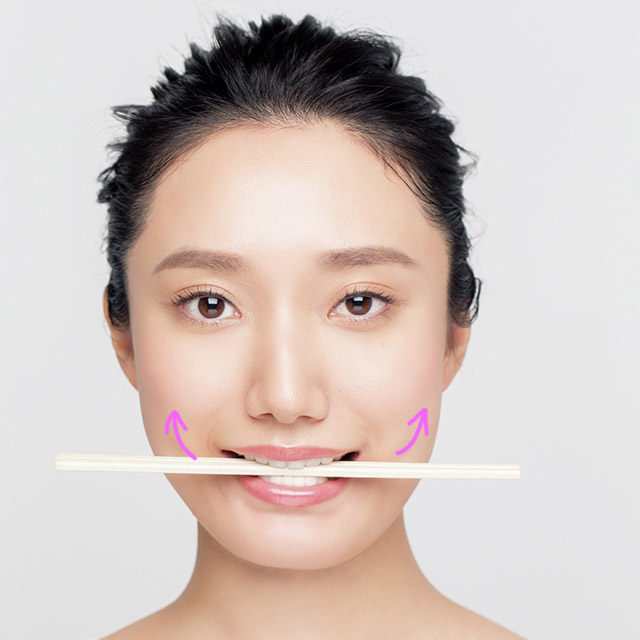 口を大きくする方法とは？セルフでできることから美容整形の