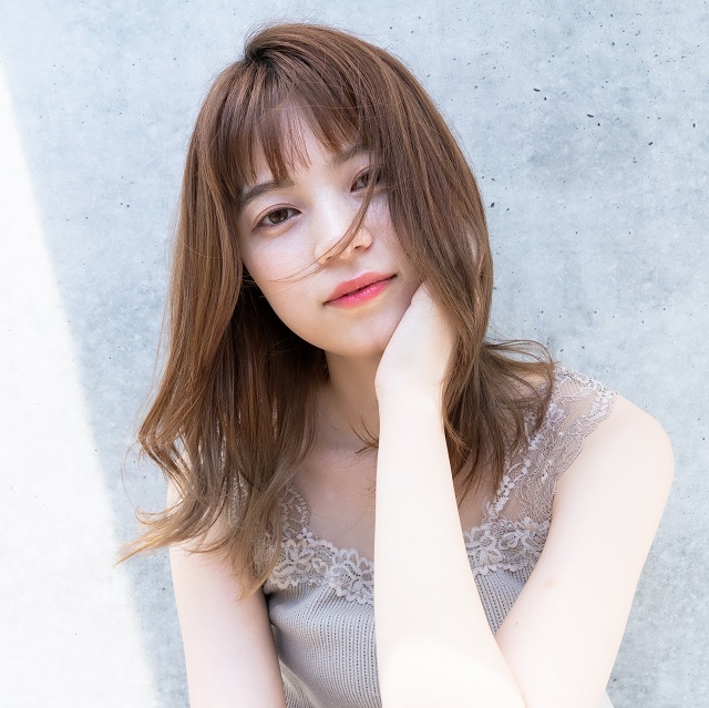 桐谷美玲さん風に近づく、きれいめ外ハネミディアムスタイル【14の髪型】