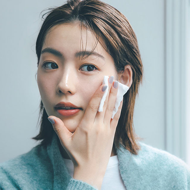 「ファンデやパウダーが粉っぽく浮いてしまう」解決法を人気H&Mがレクチャー｜冬のあるある悩み