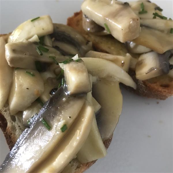 How to make garlic mushrooms on toast Bitesize Traveller